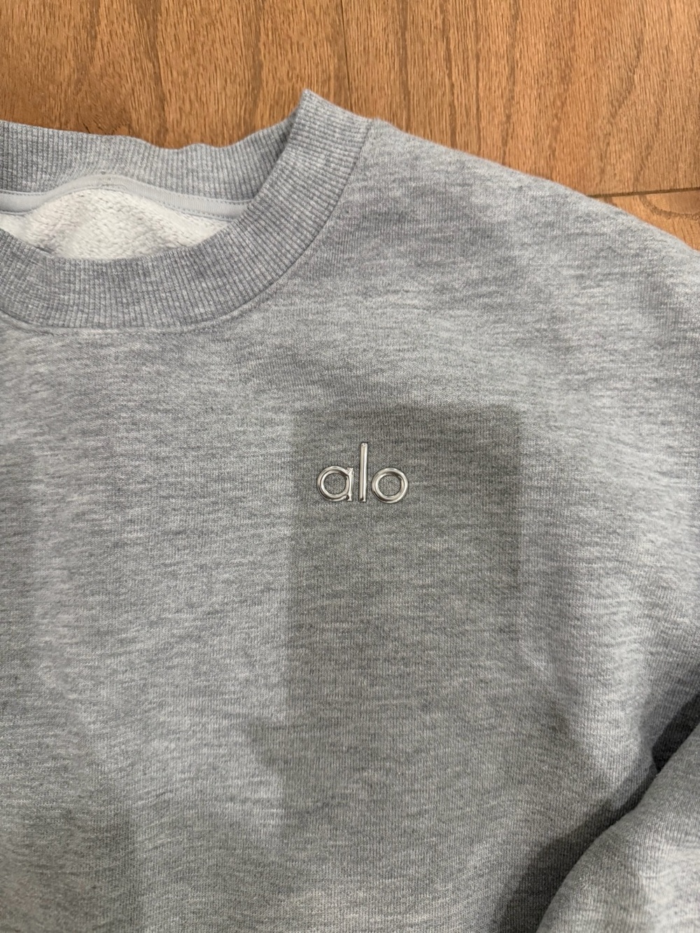ALO Yoga Men’s Light Grey Crewneck with Metal Logo